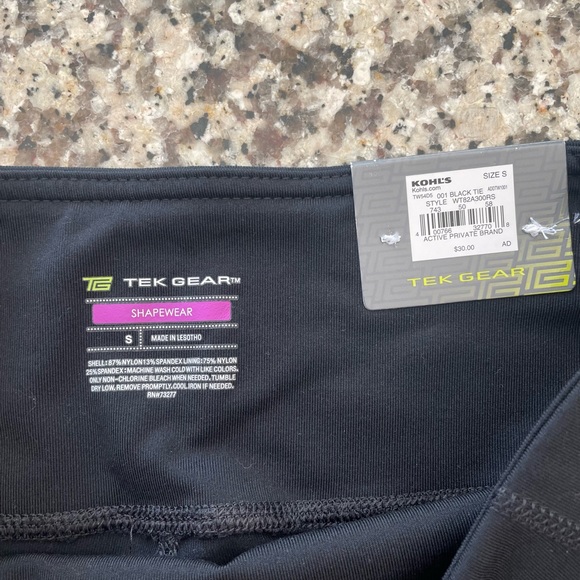 Tek Gear mid rise compression shorts spandex tummy control side pockets small - Picture 2 of 4